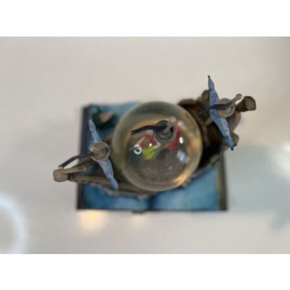 Disney 2012 Peter Pan Peter’s Perilous Plight Hallmark Wonders Snow Globe Book - Picture 3 of 9